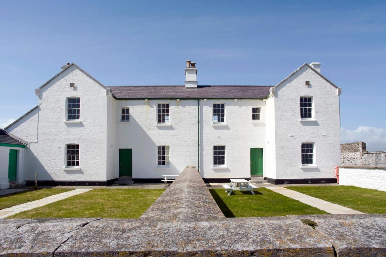 Galley Head Lightkeeper'S Houses Donoure Экстерьер фото